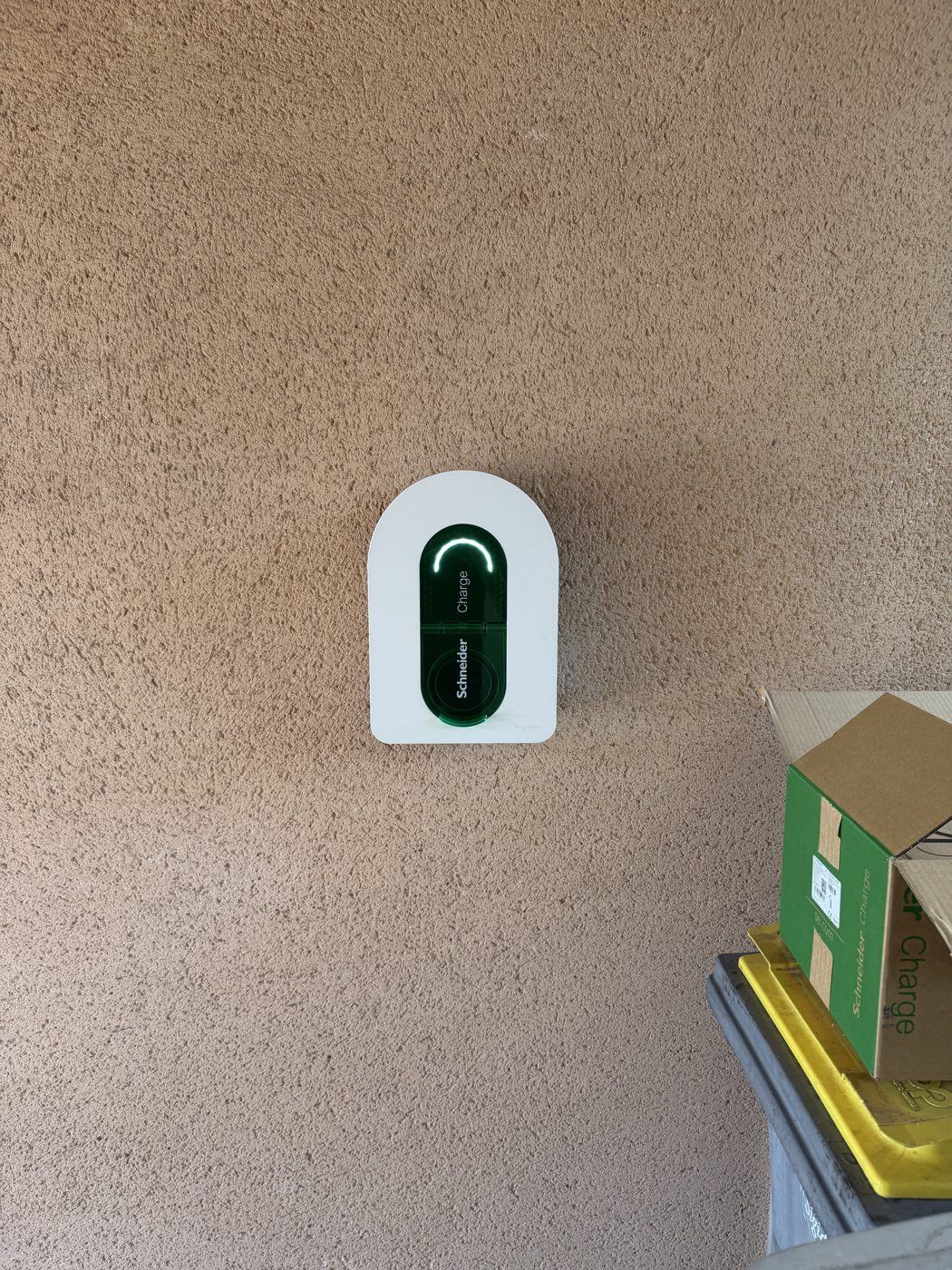 Borne de recharge Schneider Charge sous abri